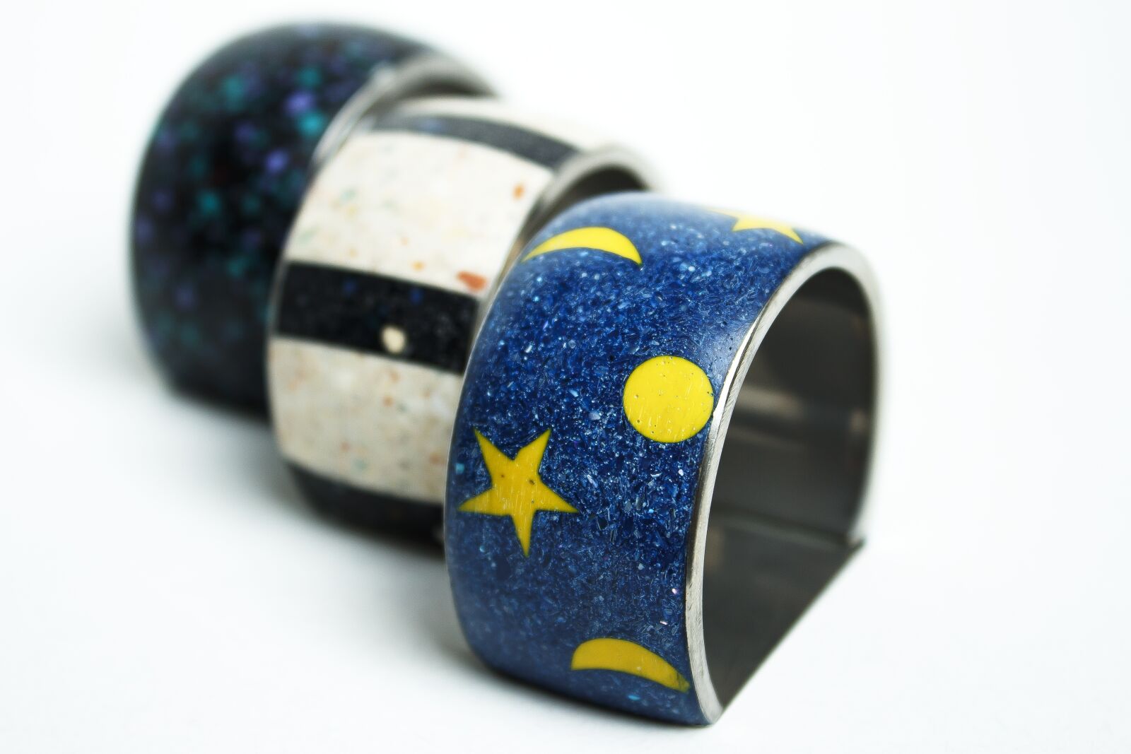 Canon EOS 1300D (EOS Rebel T6 / EOS Kiss X80) sample photo. Napkin rings, steel, plastic photography