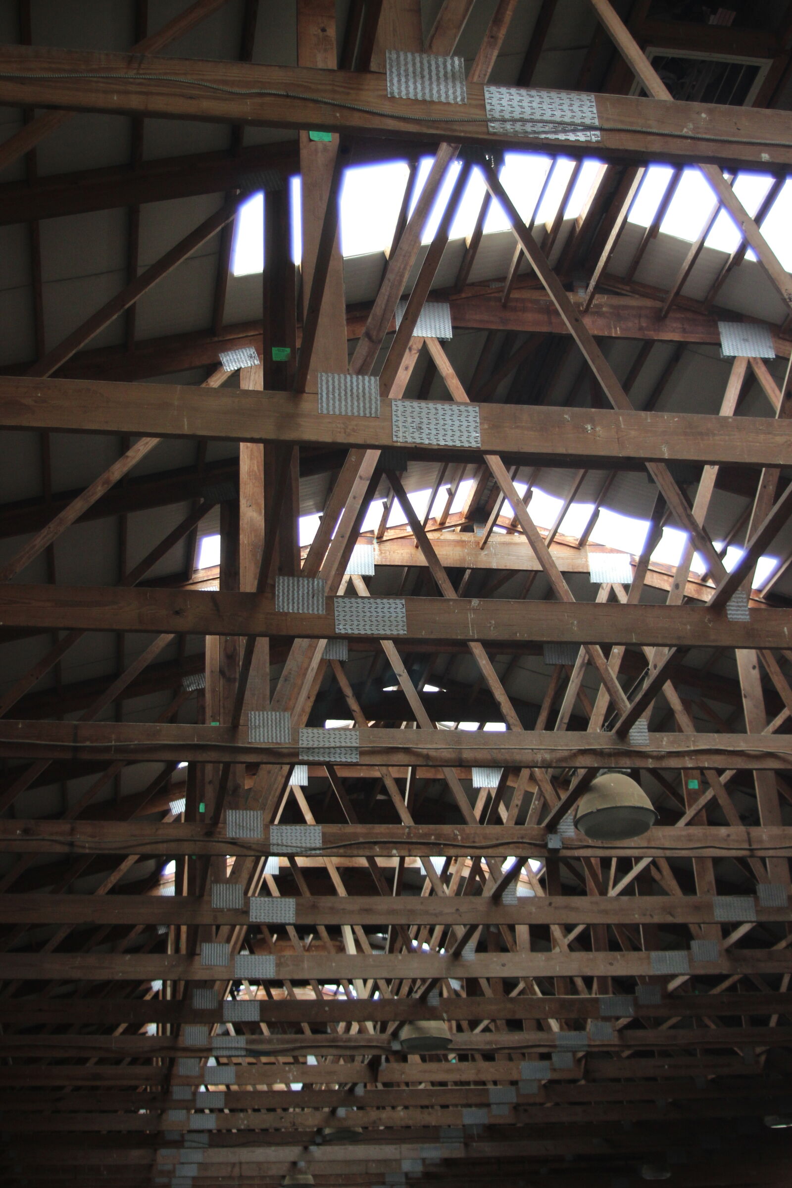 Canon EOS 600D (Rebel EOS T3i / EOS Kiss X5) sample photo. Architecture, barn, brown, ceiling photography