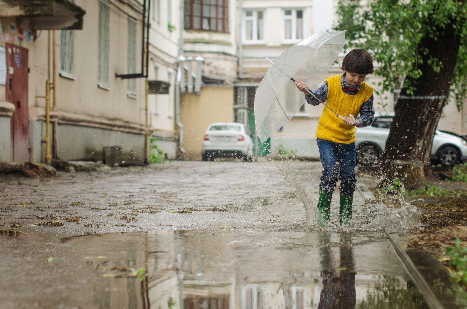Nikon D5100 sample photo. Umbrella, puddle, kid photography