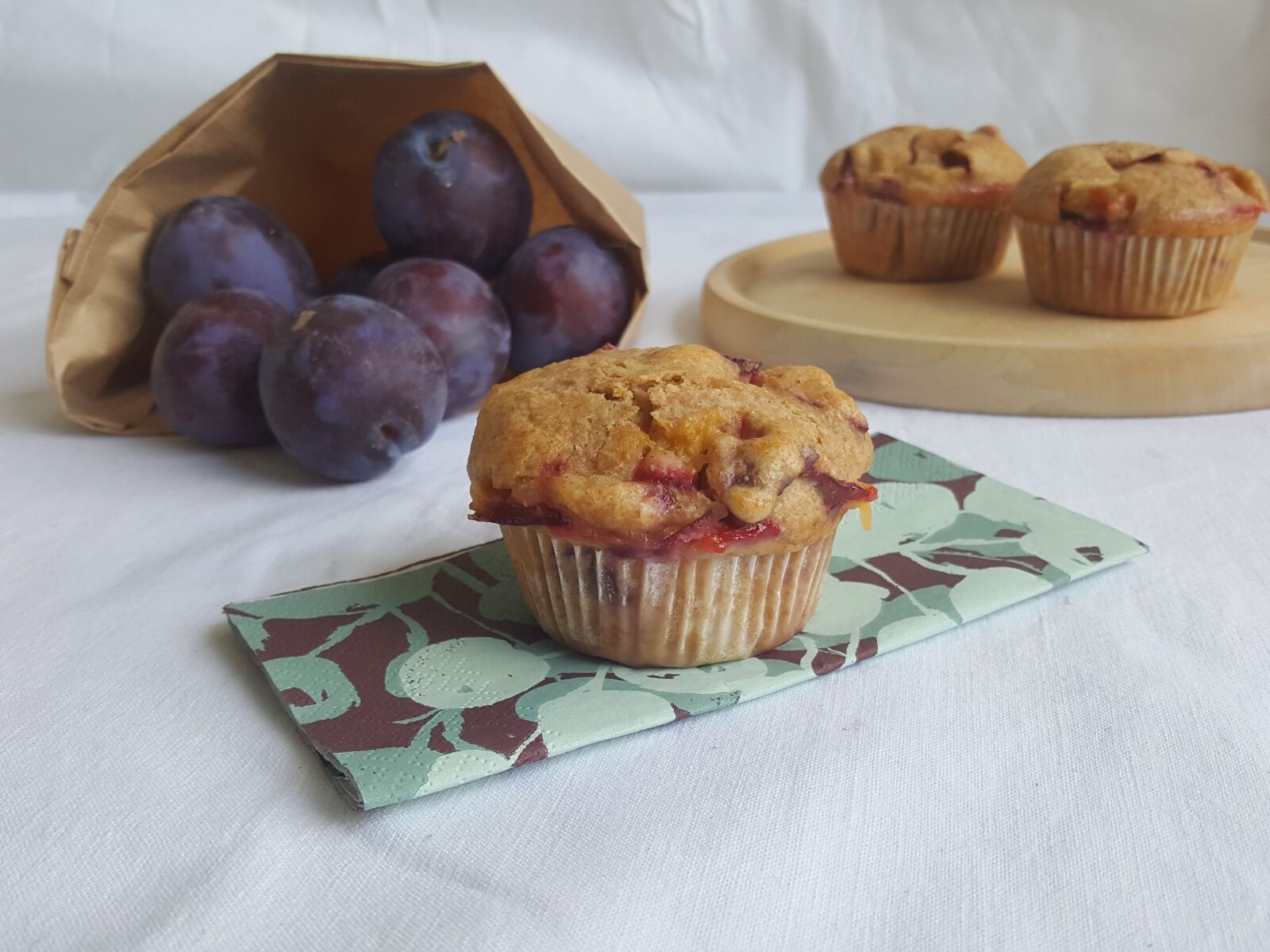 Samsung Galaxy S6 sample photo. Plum, muffins, cake photography