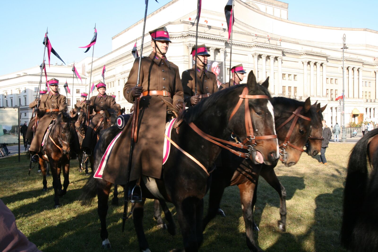 Canon EOS 400D (EOS Digital Rebel XTi / EOS Kiss Digital X) sample photo. Riders, cavalry, horses photography