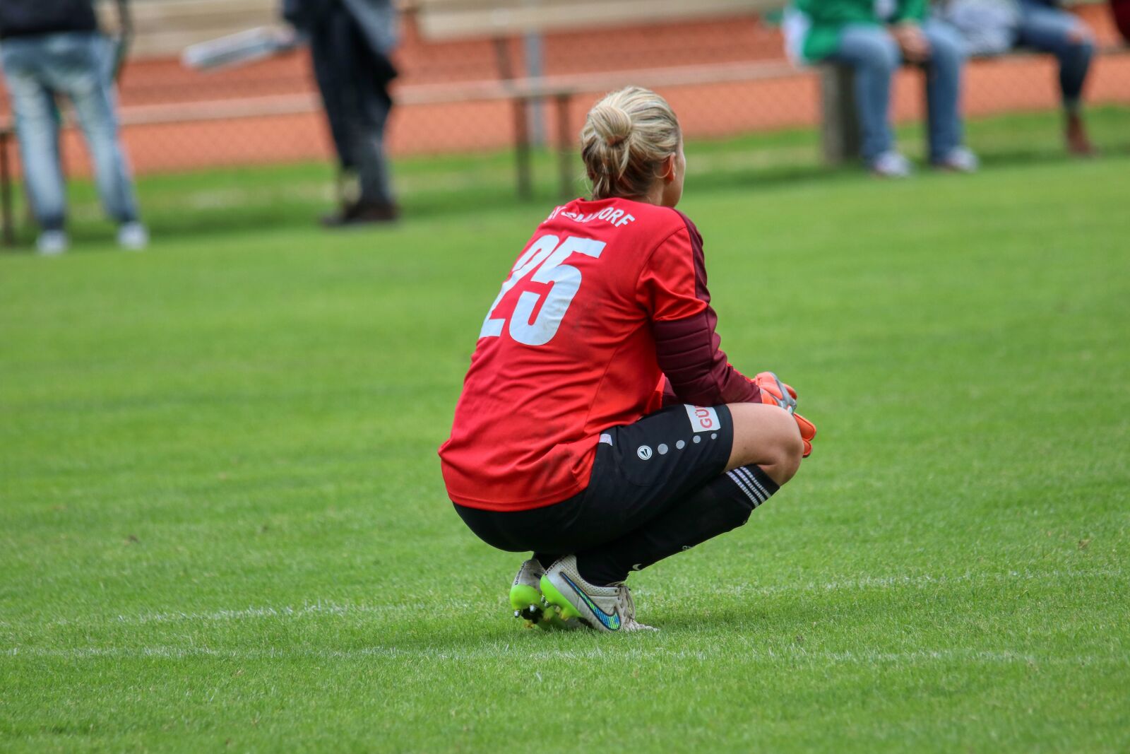 Canon EOS 80D sample photo. Goalkeeper, women's football, women photography