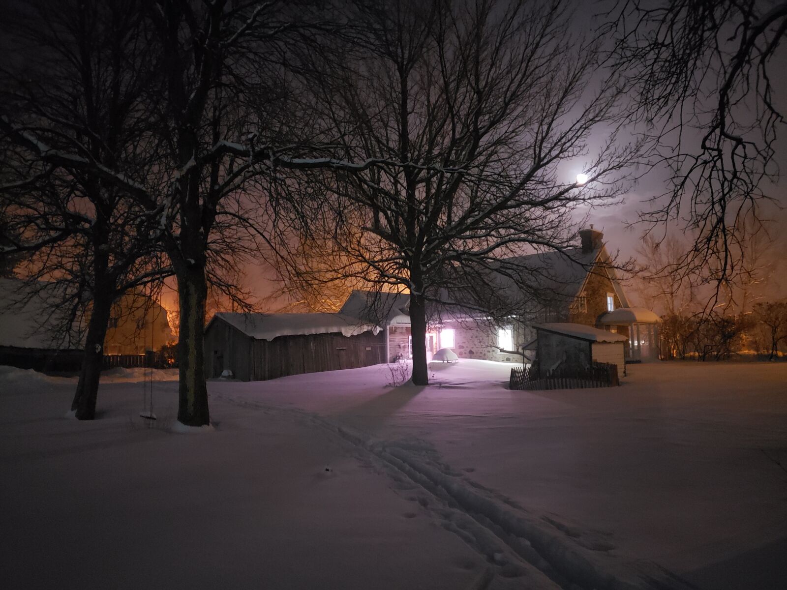 Samsung Galaxy S9 sample photo. House, fog, night photography