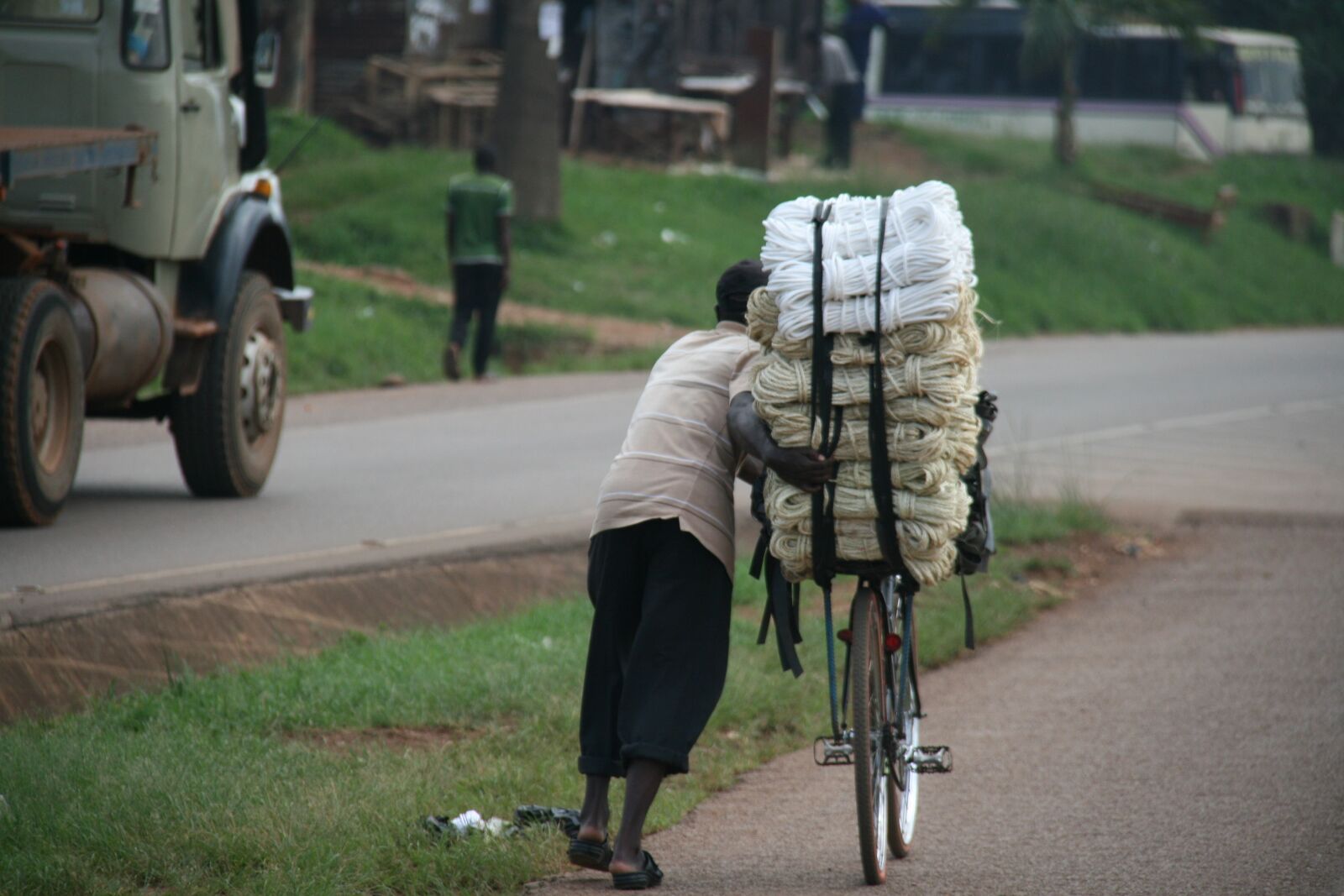 Canon EOS 400D (EOS Digital Rebel XTi / EOS Kiss Digital X) sample photo. Bike, cargo transport, africa photography