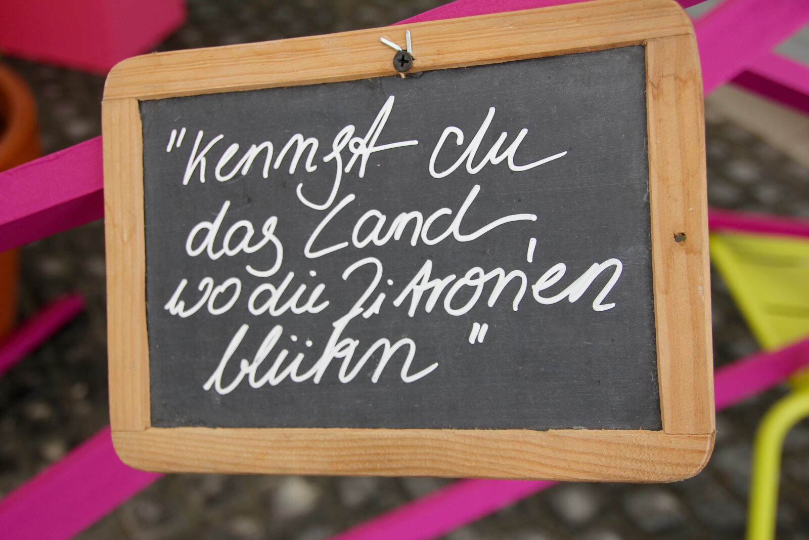 Canon EOS 60D sample photo. Shield, chalk font, know photography