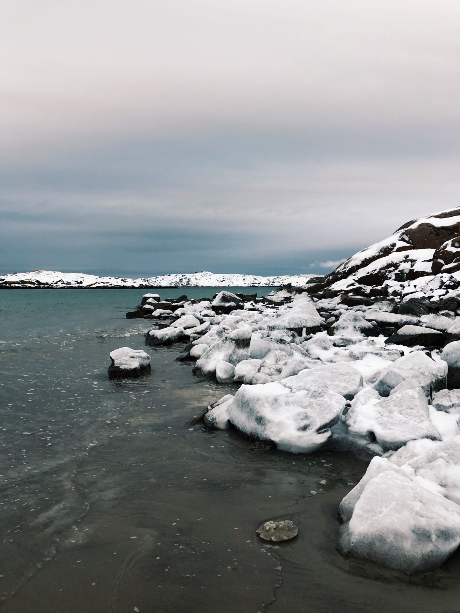 iPhone X back dual camera 4mm f/1.8 sample photo. North, winter, arctic photography