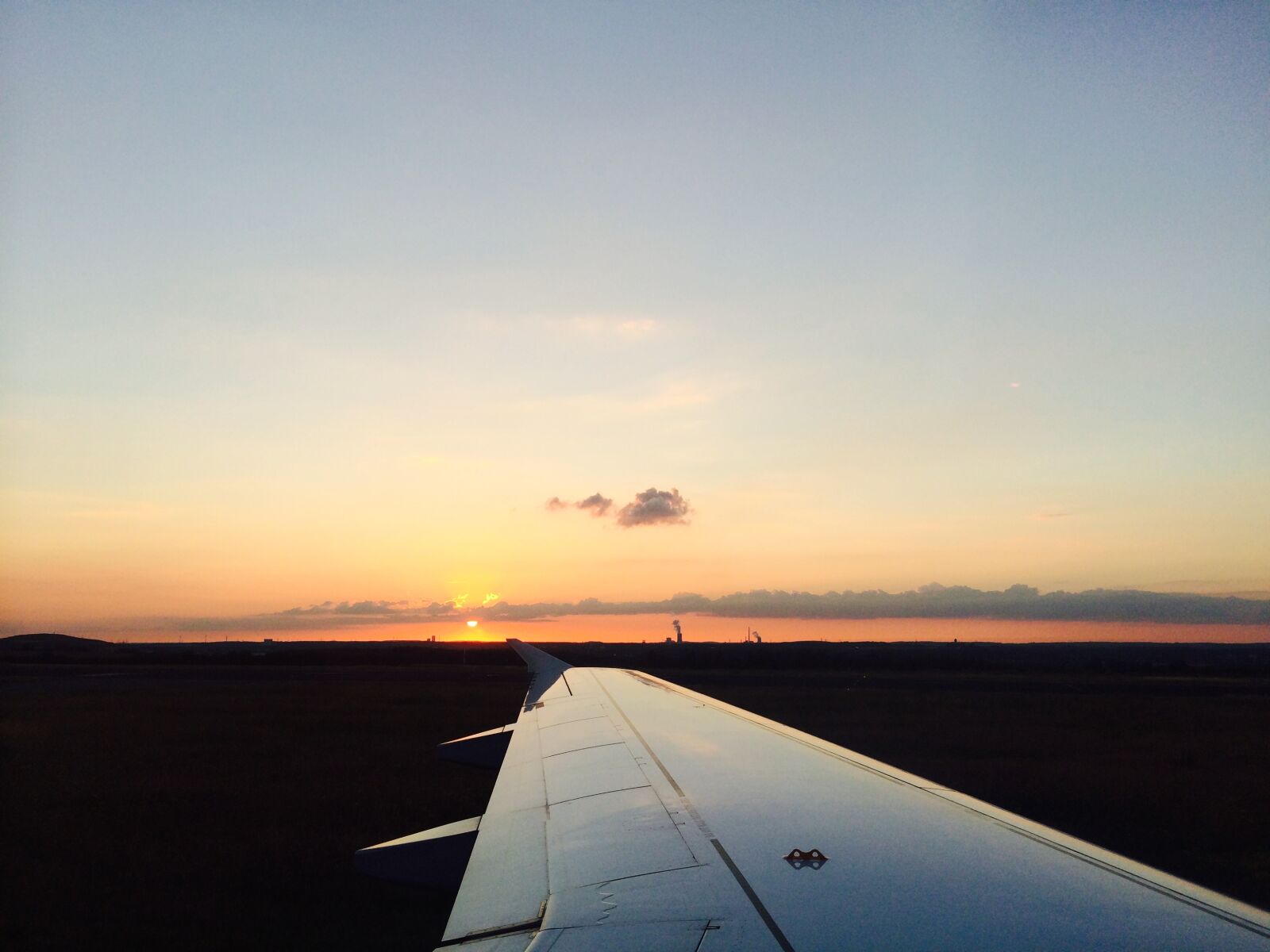 iPhone 5s back camera 4.12mm f/2.2 sample photo. Aircraft wing, wing, sunset photography