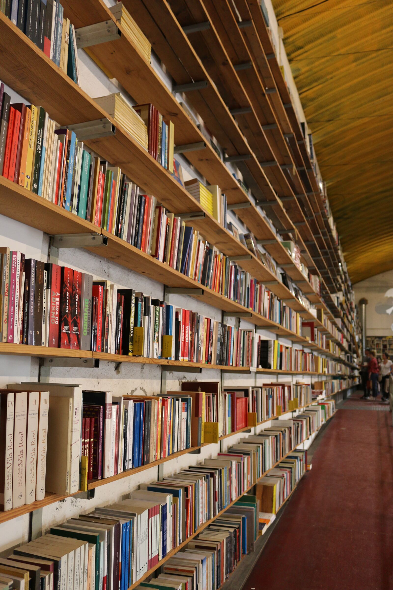 Canon EOS 70D sample photo. Library, interior, shelves photography