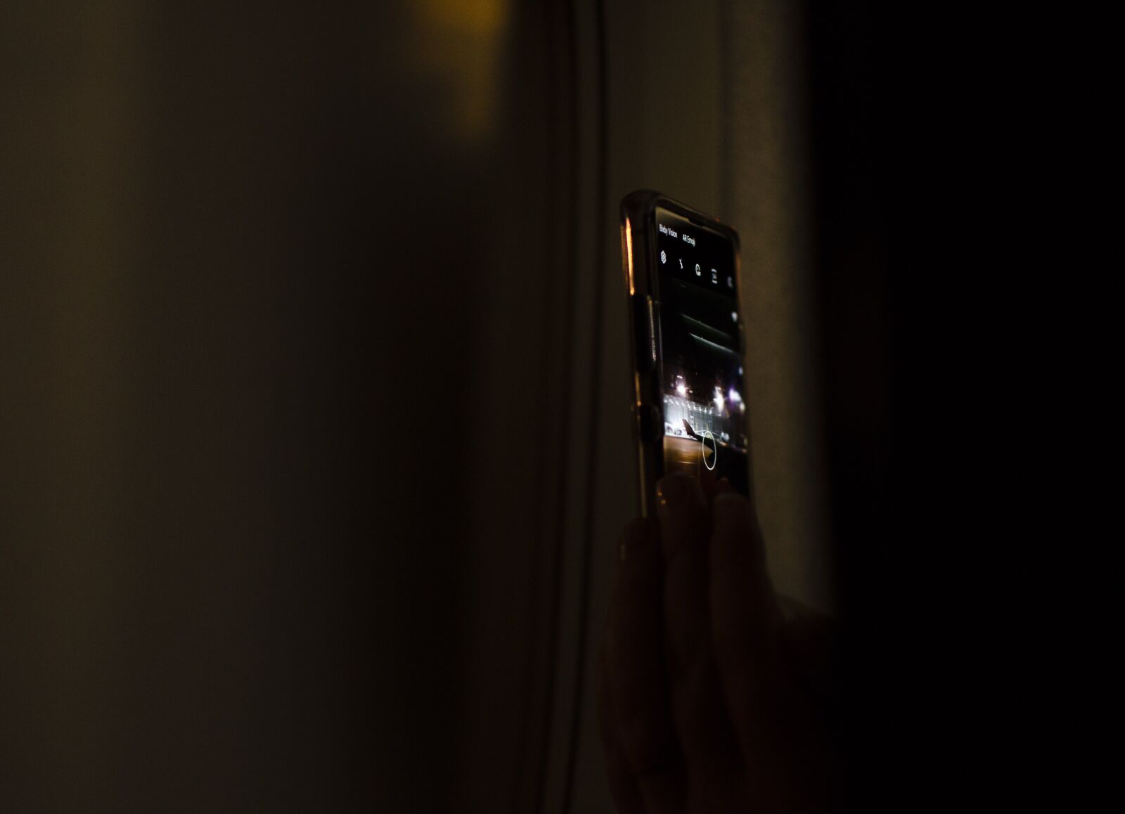 Nikon D5100 sample photo. Mobile, dark lighting, samsung photography