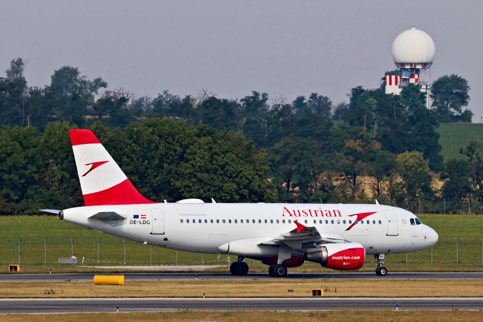 150-600mm F5-6.3 DG OS HSM | Contemporary 015 sample photo. Aircraft, airport, landing photography