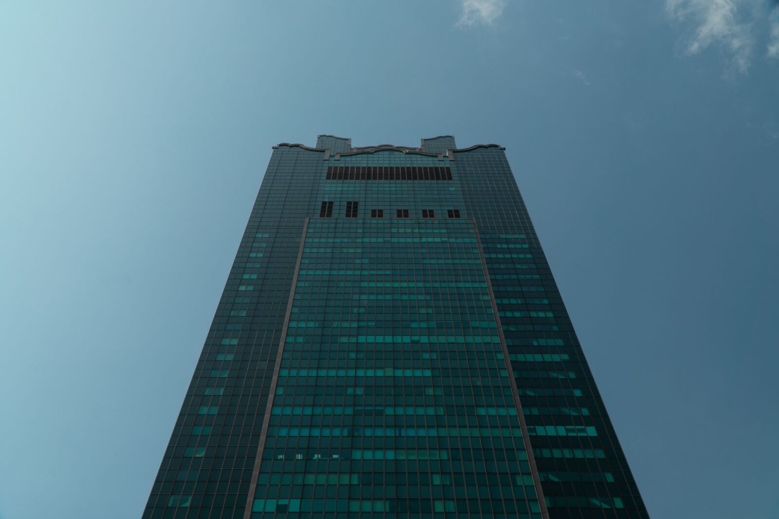 Sony a6300 + Sony E PZ 18-105mm F4 G OSS sample photo. Taiwan, kaohsiung, skyscraper photography