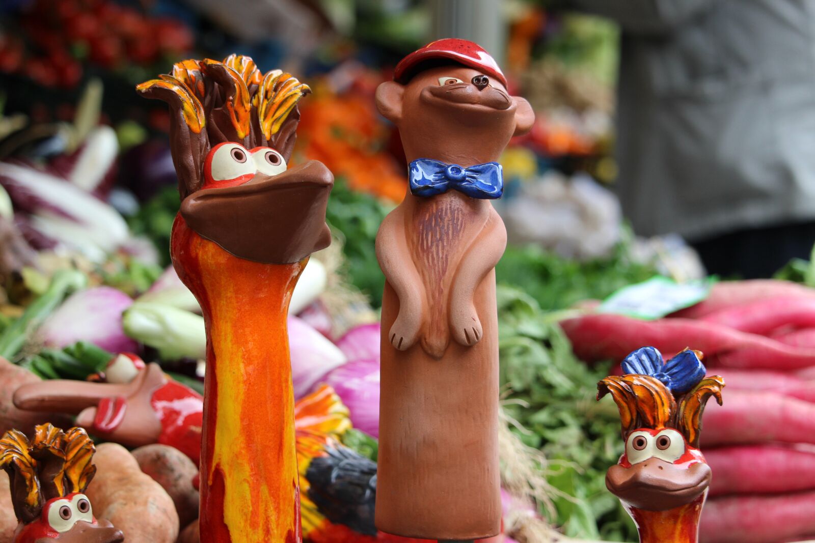 Canon EF-S 55-250mm F4-5.6 IS STM sample photo. Clay figures, ceramic, funny photography