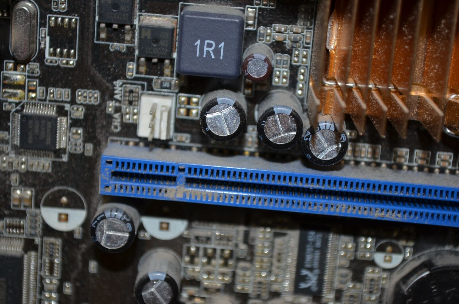 Nikon D5100 sample photo. Computer, fee, capacitor photography