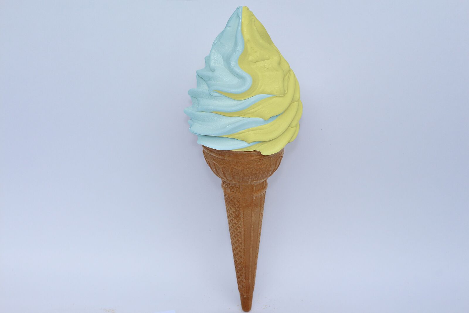Canon EOS 650D (EOS Rebel T4i / EOS Kiss X6i) + Canon EF 50mm F1.8 STM sample photo. Cone, dessert, vanilla photography