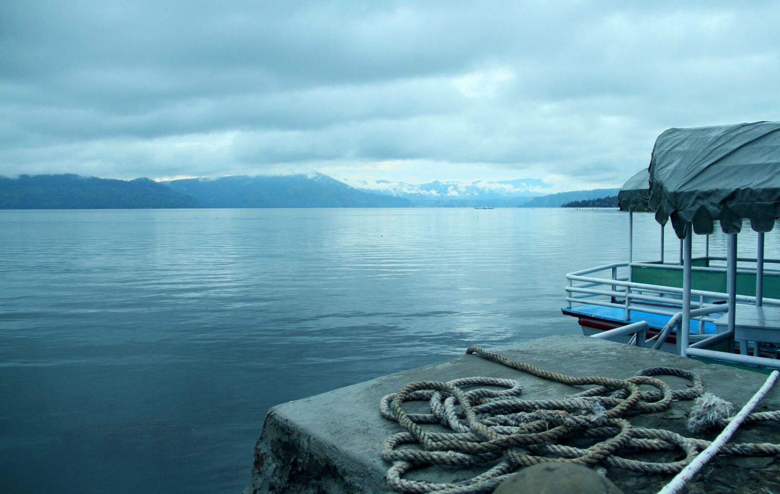 Canon EF-S 18-200mm F3.5-5.6 IS sample photo. Lake, nature, toba photography