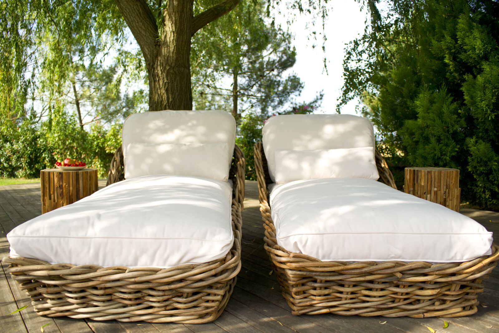 Sony Alpha DSLR-A850 sample photo. Sunbeds, pool, holiday photography