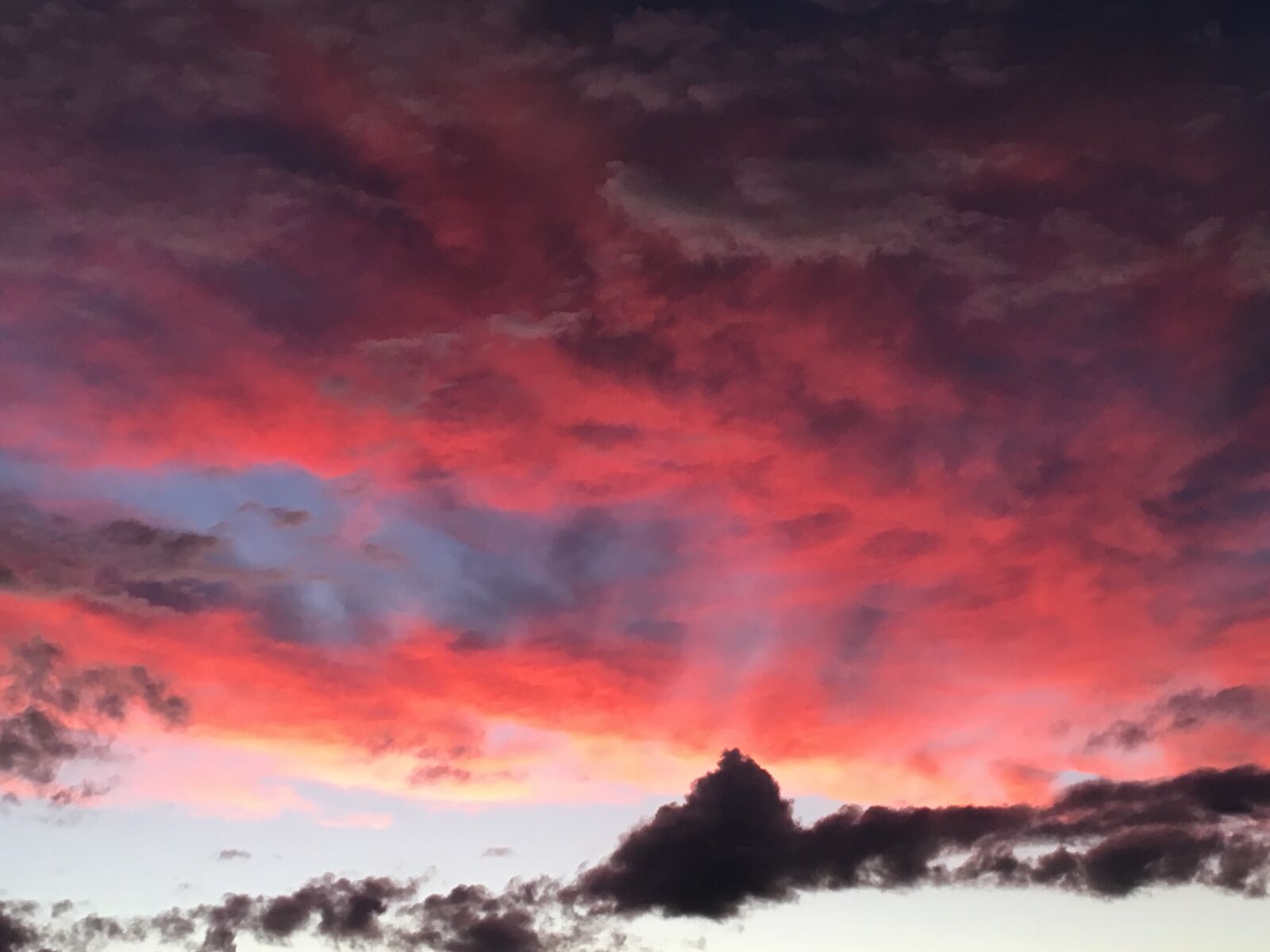 Apple iPhone SE sample photo. Sunset, clouds, sky photography