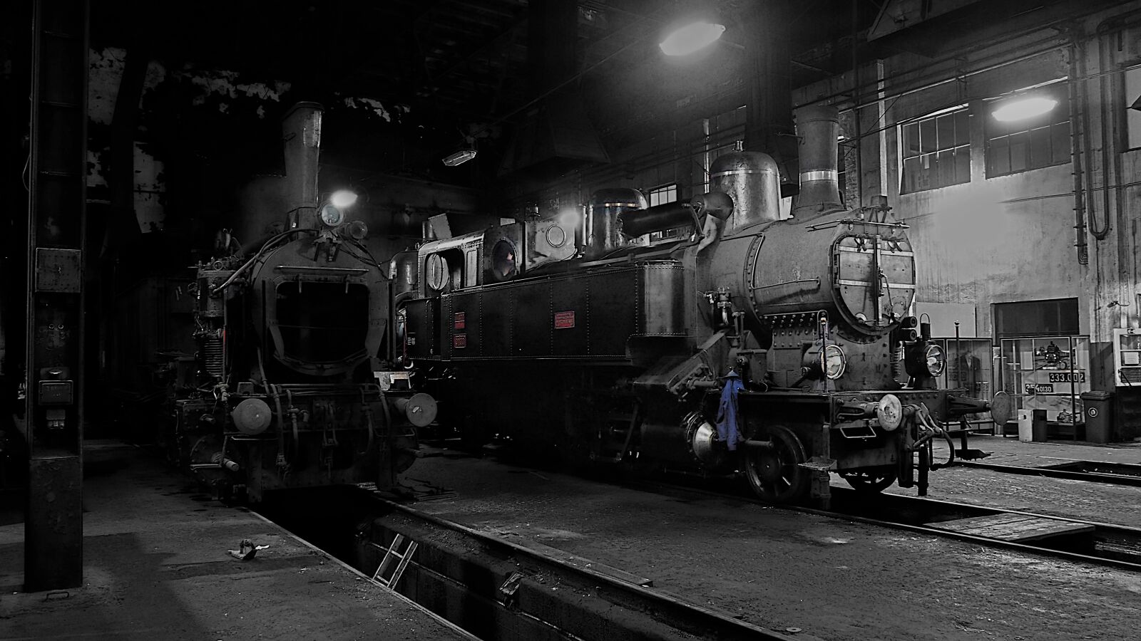 Olympus OM-D E-M5 II sample photo. Workshop, steam locomotive, nostalgia photography