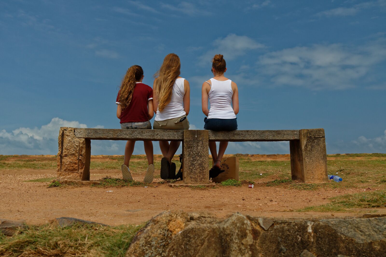 Canon EOS 750D (EOS Rebel T6i / EOS Kiss X8i) sample photo. People, bench, sitting photography