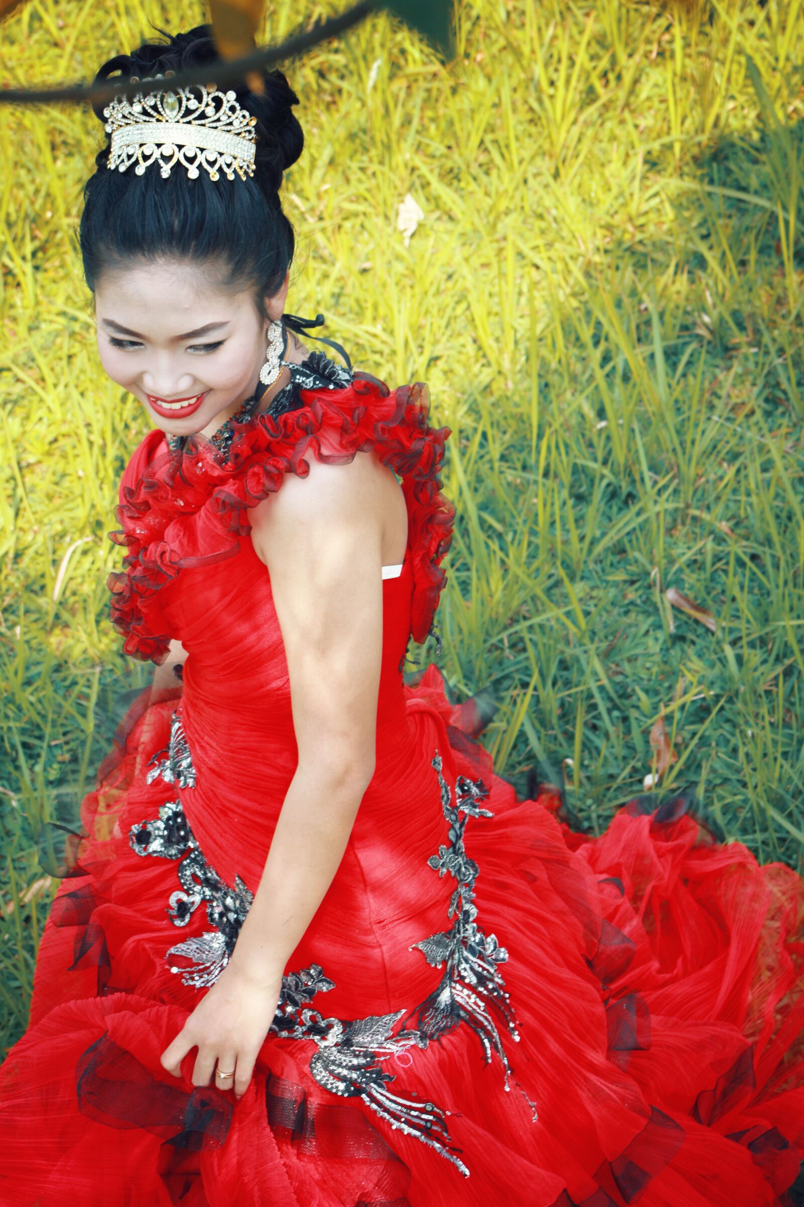 Canon EOS 550D (EOS Rebel T2i / EOS Kiss X4) sample photo. Wedding, girl, red photography