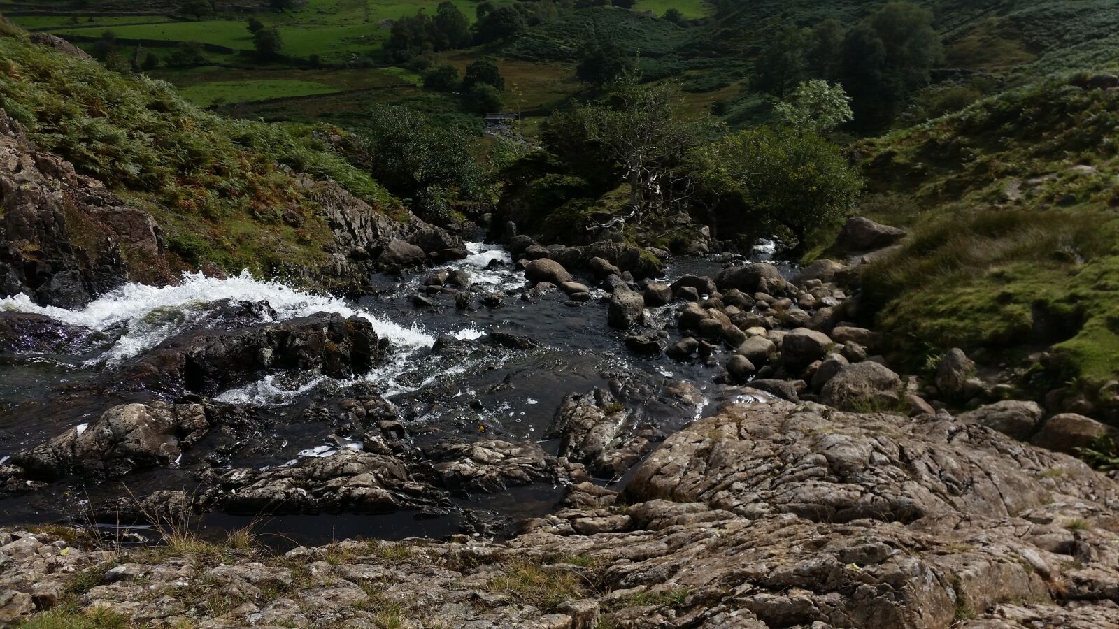 Samsung Galaxy S5 sample photo. Lake district, rocks, river photography