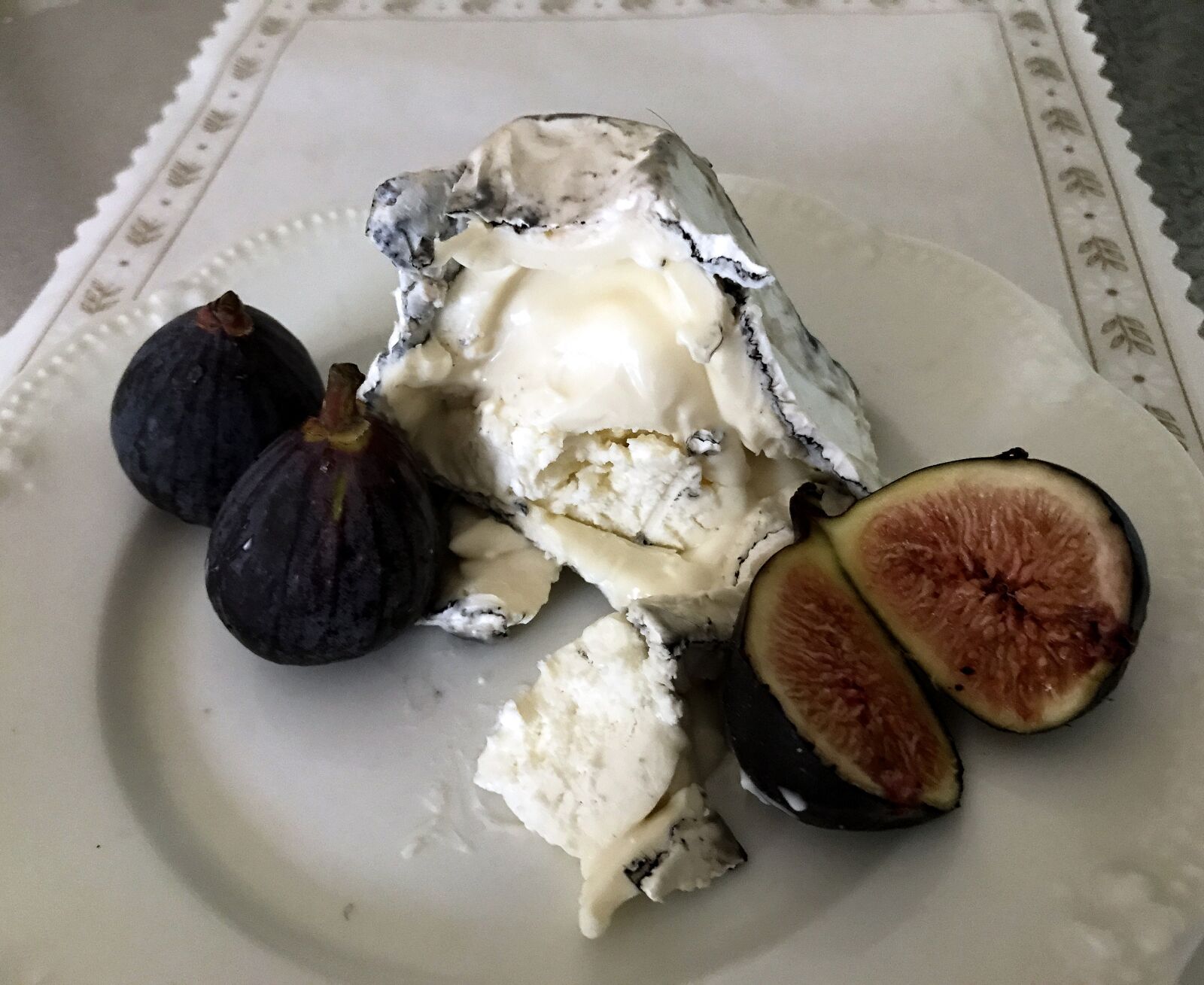 Apple iPhone 7 sample photo. Cheese, goat cheese, valencay photography