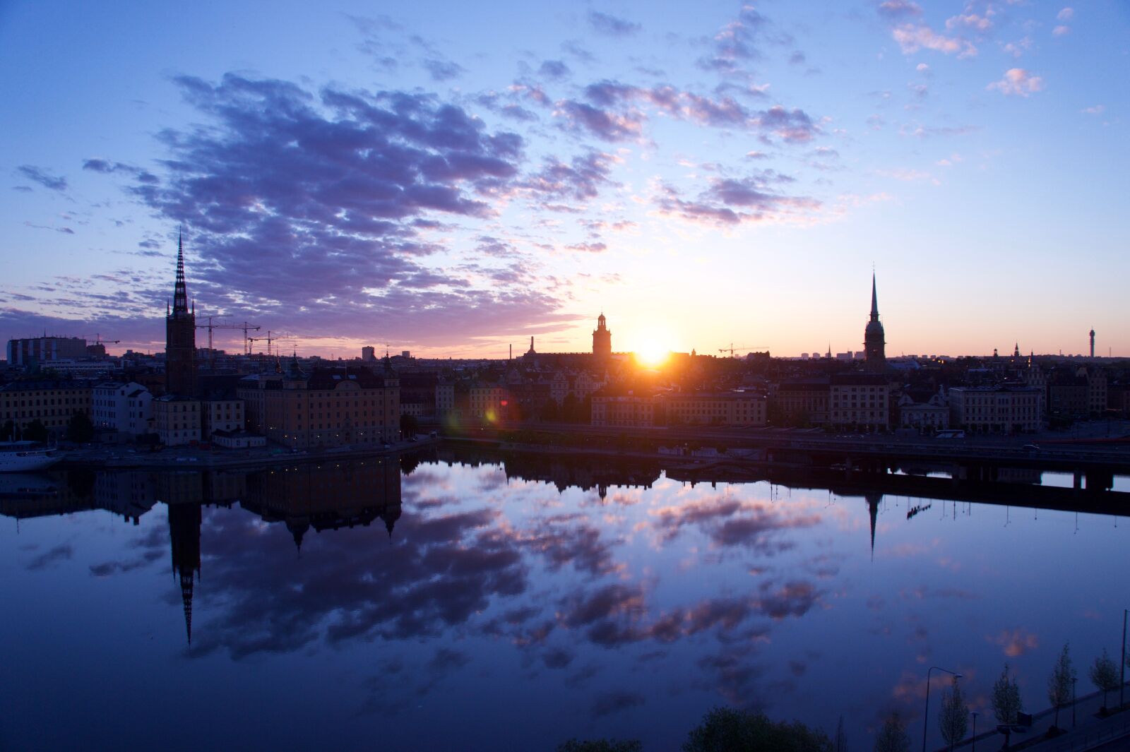 Sony E 18-200mm F3.5-6.3 OSS sample photo. Stockholm, sunrise photography