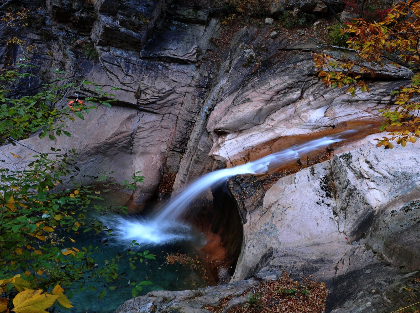 Nikon D700 sample photo. Waterfall, mini waterfall, autumn photography