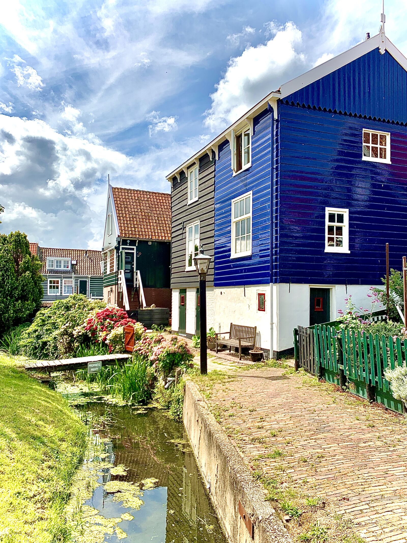 iPhone XS back dual camera 4.25mm f/1.8 sample photo. Maison, marken, pays-bas photography