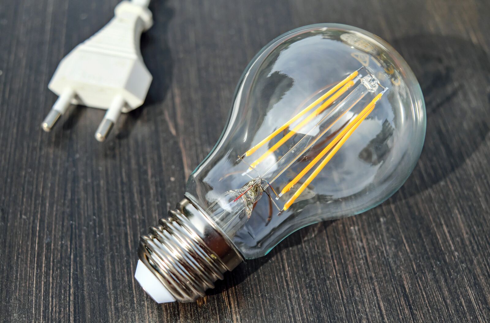 Fujifilm X-T10 + Fujifilm XF 35mm F1.4 R sample photo. Light bulb, pear, light photography