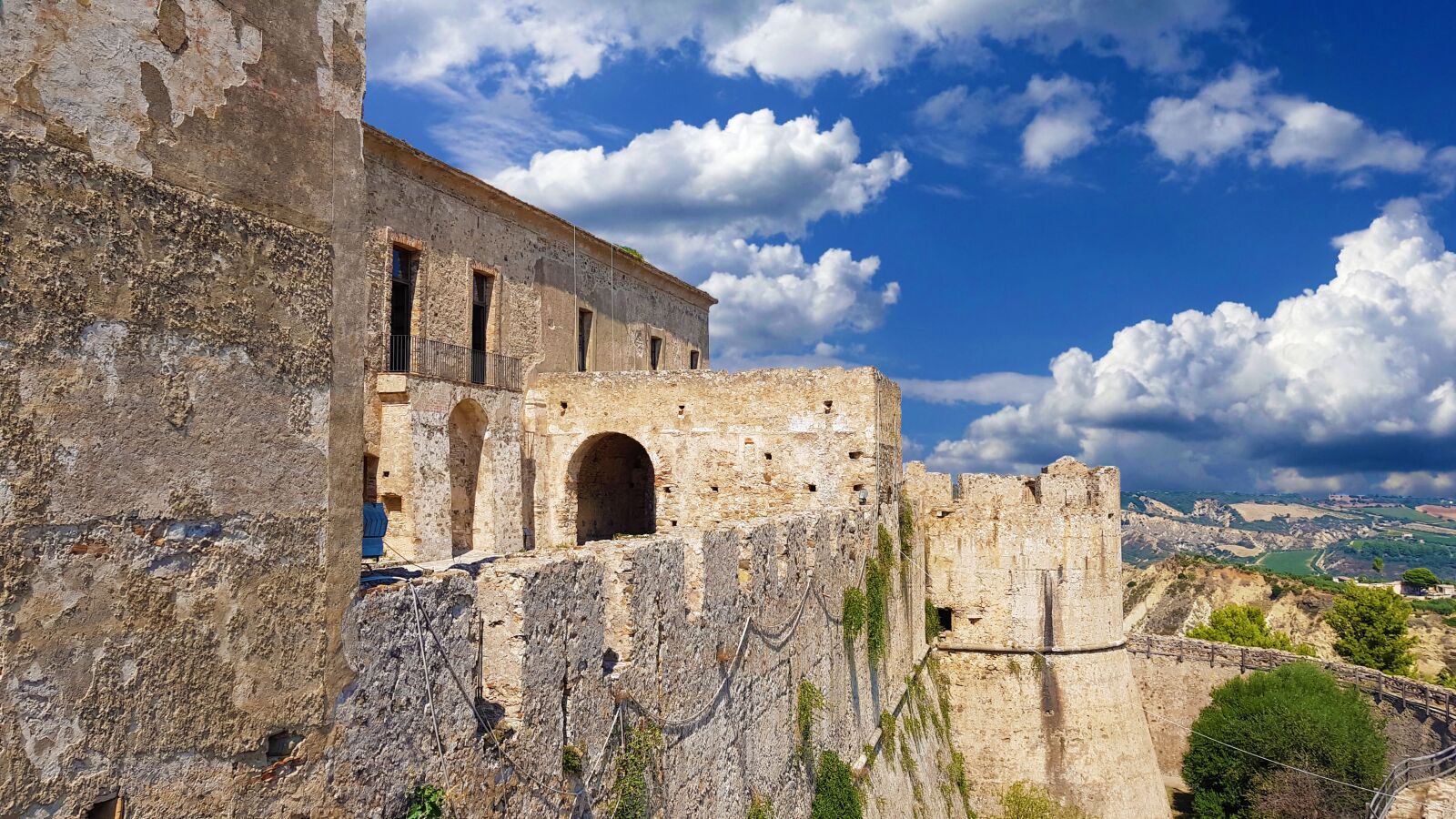 Samsung SM-G955F sample photo. Imperial fortress, man, castle photography