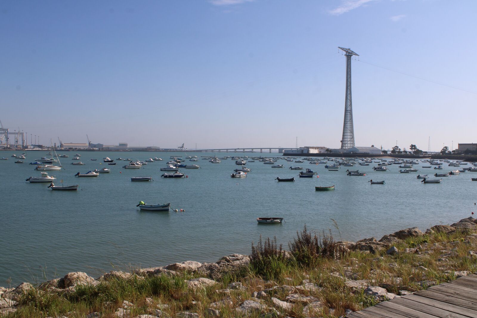 Canon EOS 2000D (EOS Rebel T7 / EOS Kiss X90 / EOS 1500D) sample photo. Cadiz, tower, struts photography