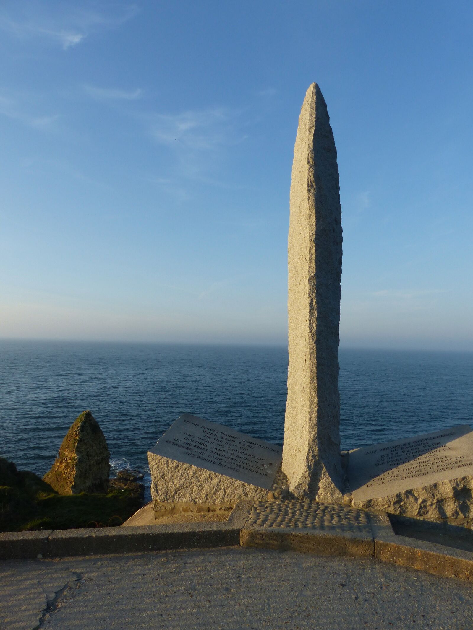 Panasonic Lumix DMC-FZ200 sample photo. Monument, landing, war photography