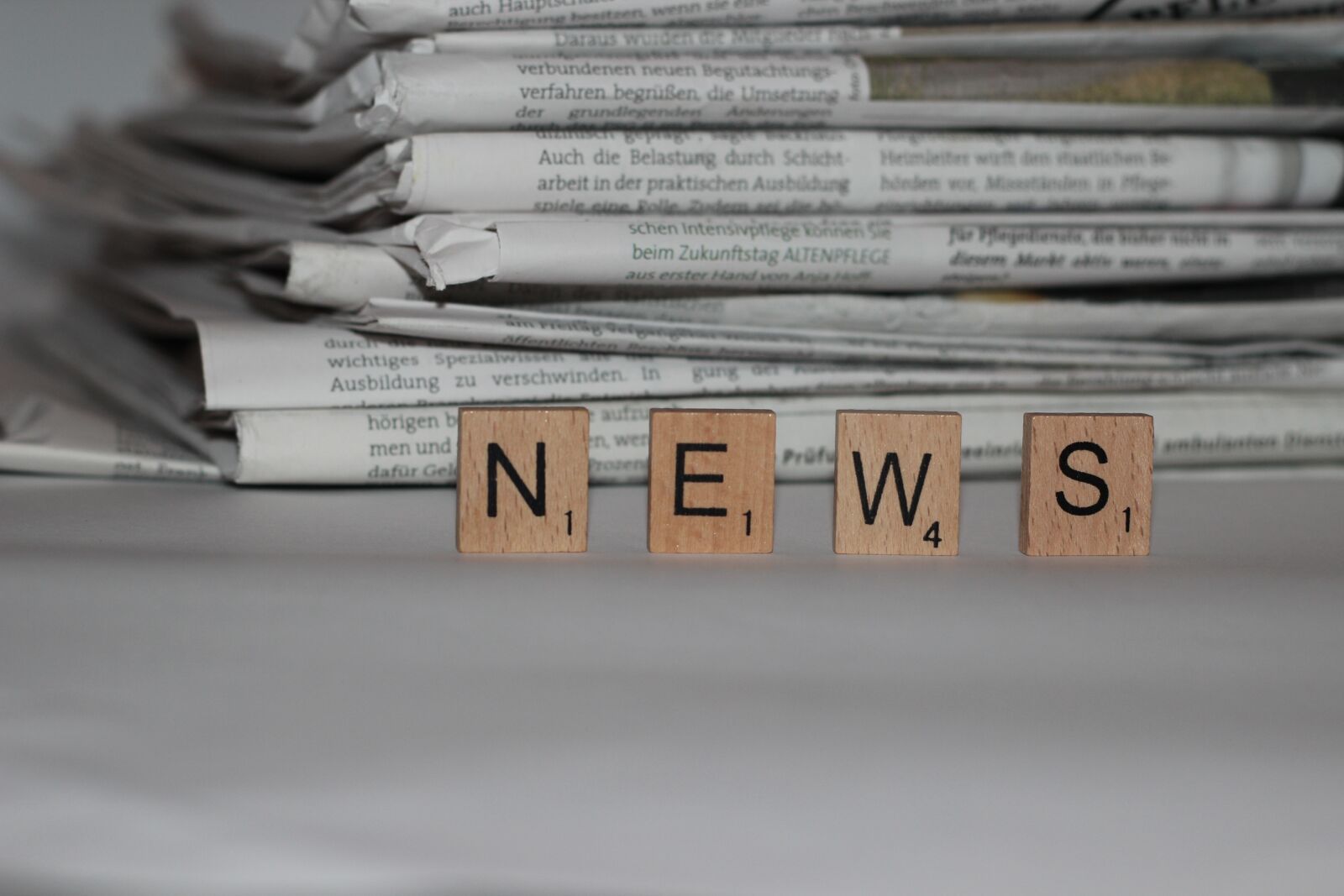 Canon EOS 600D (Rebel EOS T3i / EOS Kiss X5) + Canon EF 50mm F1.8 II sample photo. News, newsletter, newspaper photography
