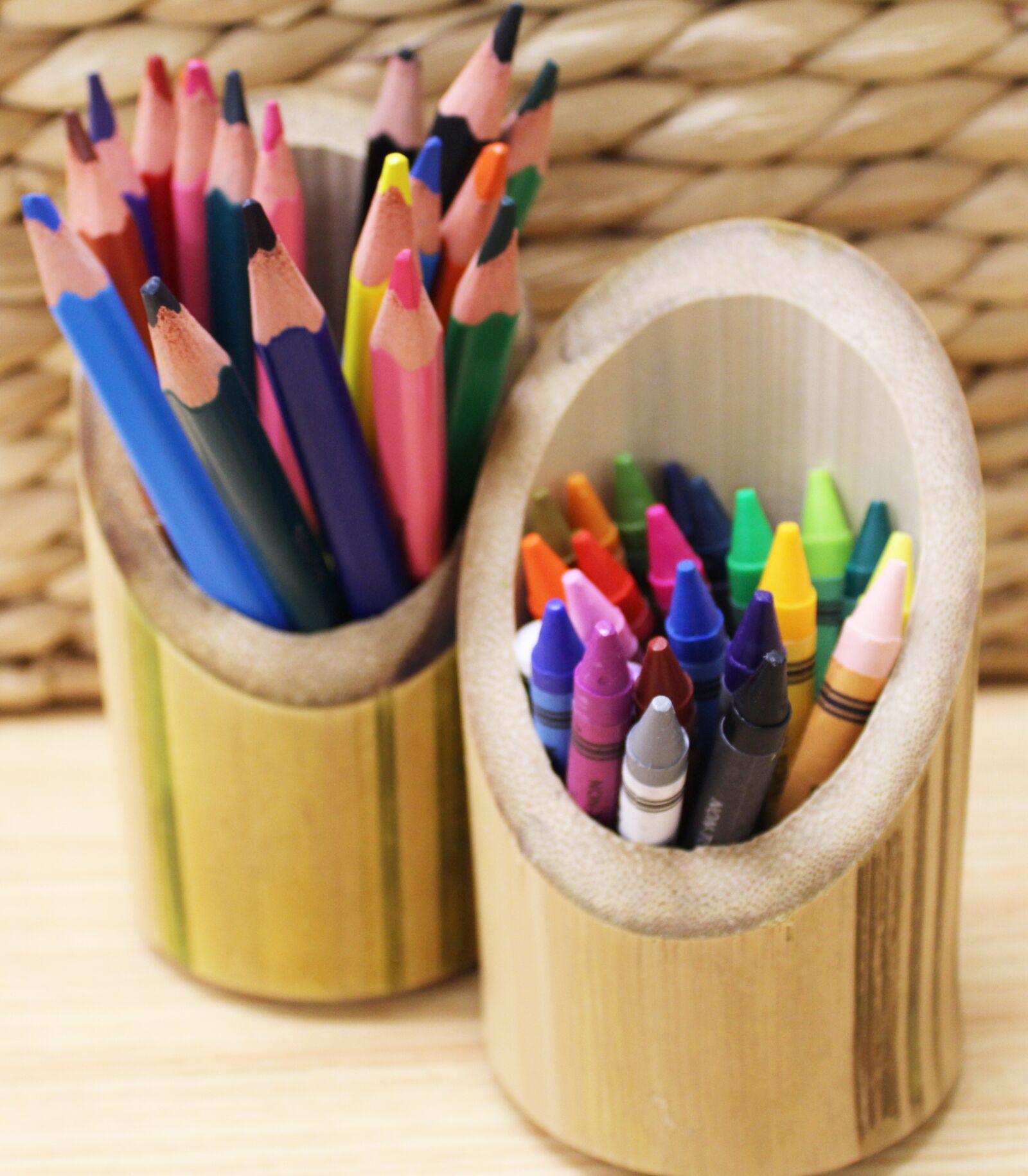 Canon EOS 650D (EOS Rebel T4i / EOS Kiss X6i) sample photo. Coloured pencils, crayons, school photography