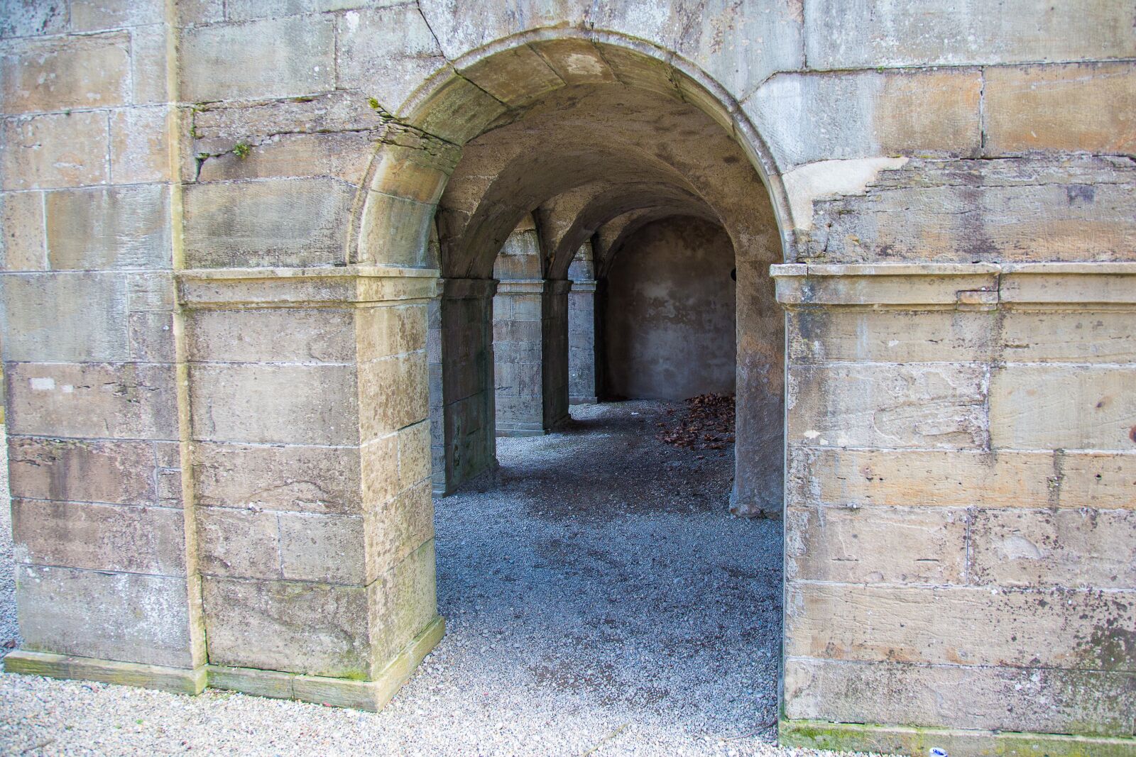 Canon EF 24-105mm F4L IS USM sample photo. Catacomb, wall, fixing photography