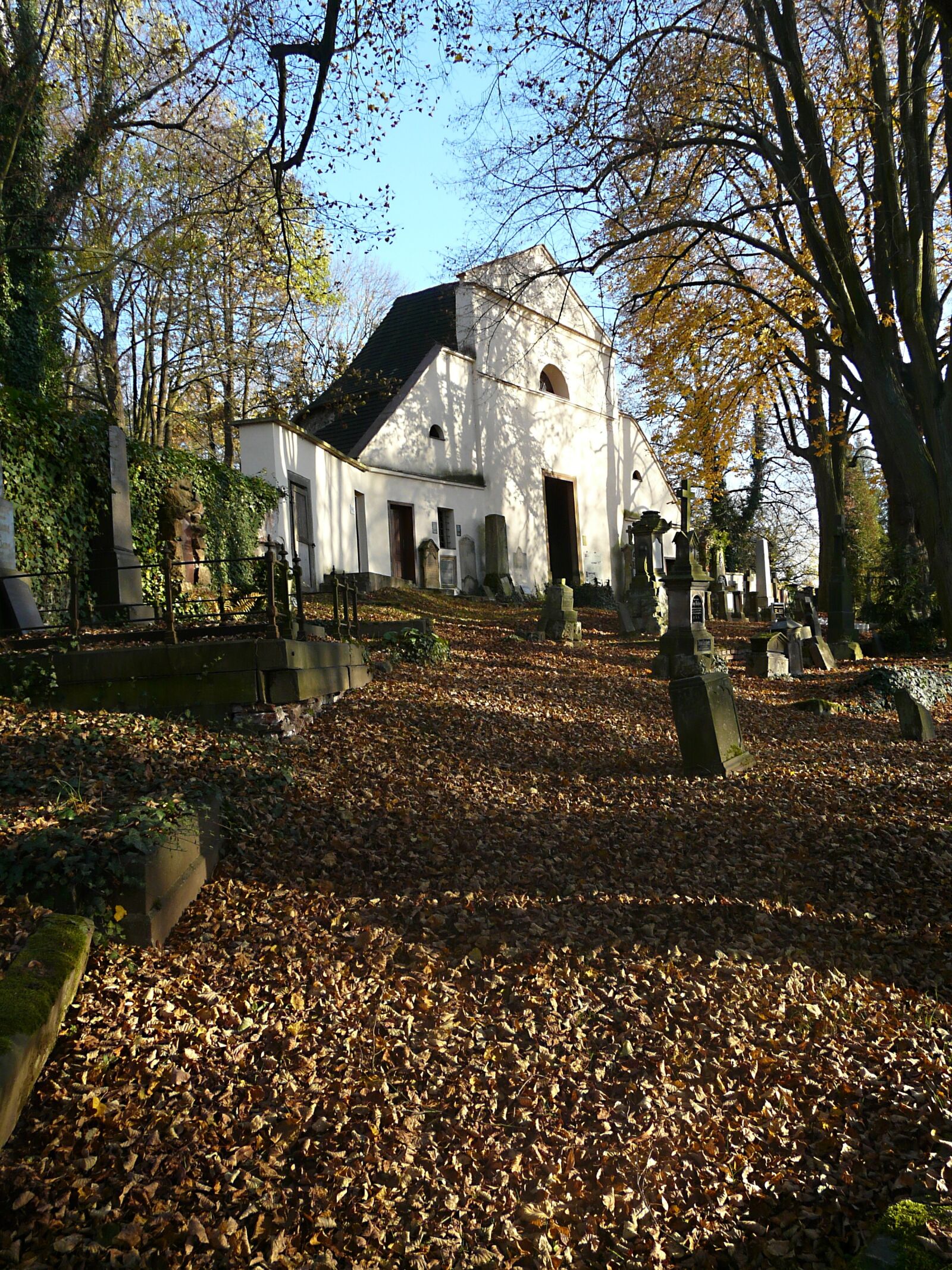 Panasonic DMC-FZ18 sample photo. Cemetery, church, chapel photography