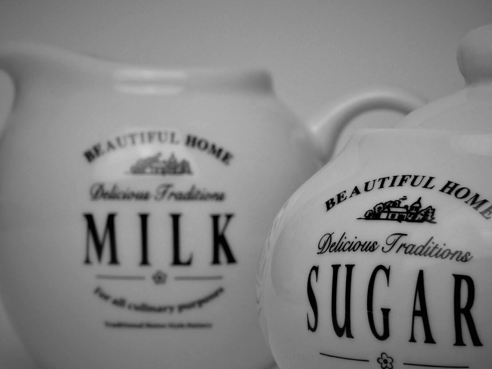 Panasonic DMC-FZ72 sample photo. Sugar bowl, milk jug photography