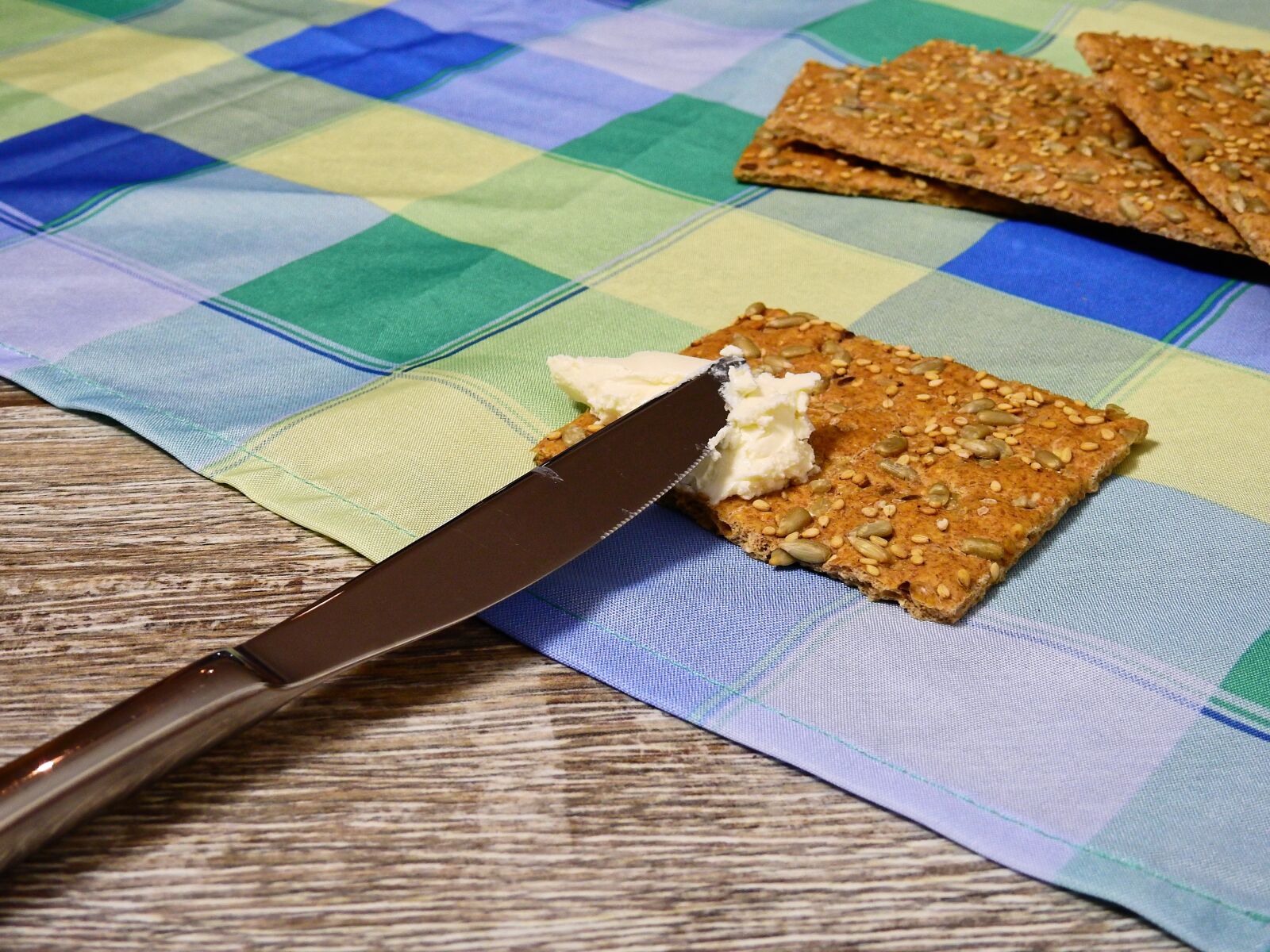 Nikon Coolpix P900 sample photo. Bread, crispbread, whole wheat photography