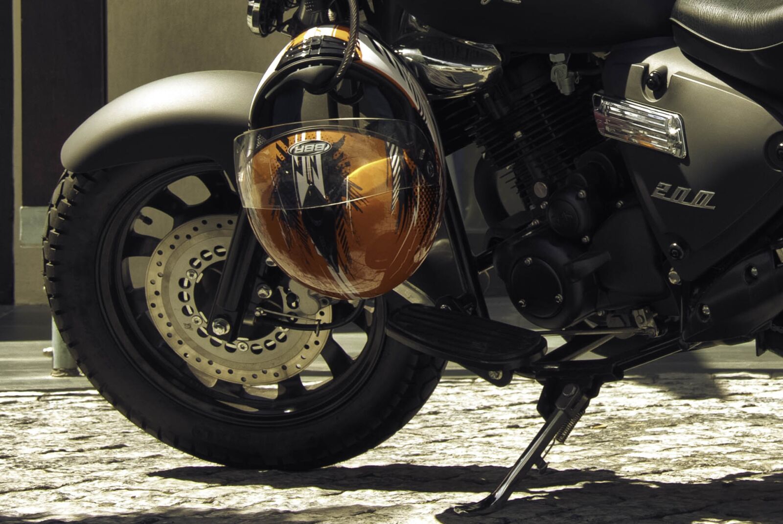 Canon EOS 50D sample photo. Motorcycle, detail, helmet photography