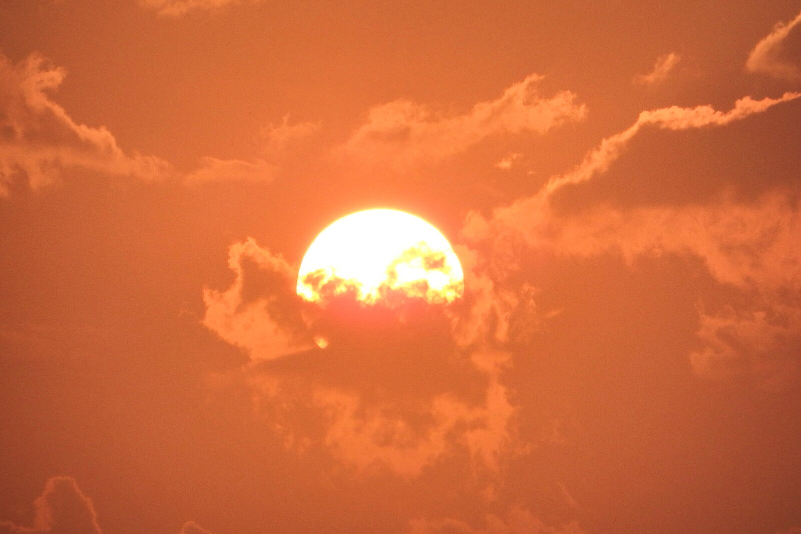 Fujifilm FinePix SL1000 sample photo. Sunrise, clouds, hazy photography
