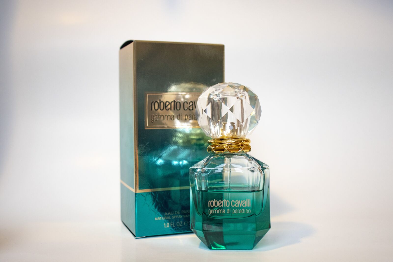 Canon EOS 800D (EOS Rebel T7i / EOS Kiss X9i) sample photo. Still life, perfume, fragrance photography