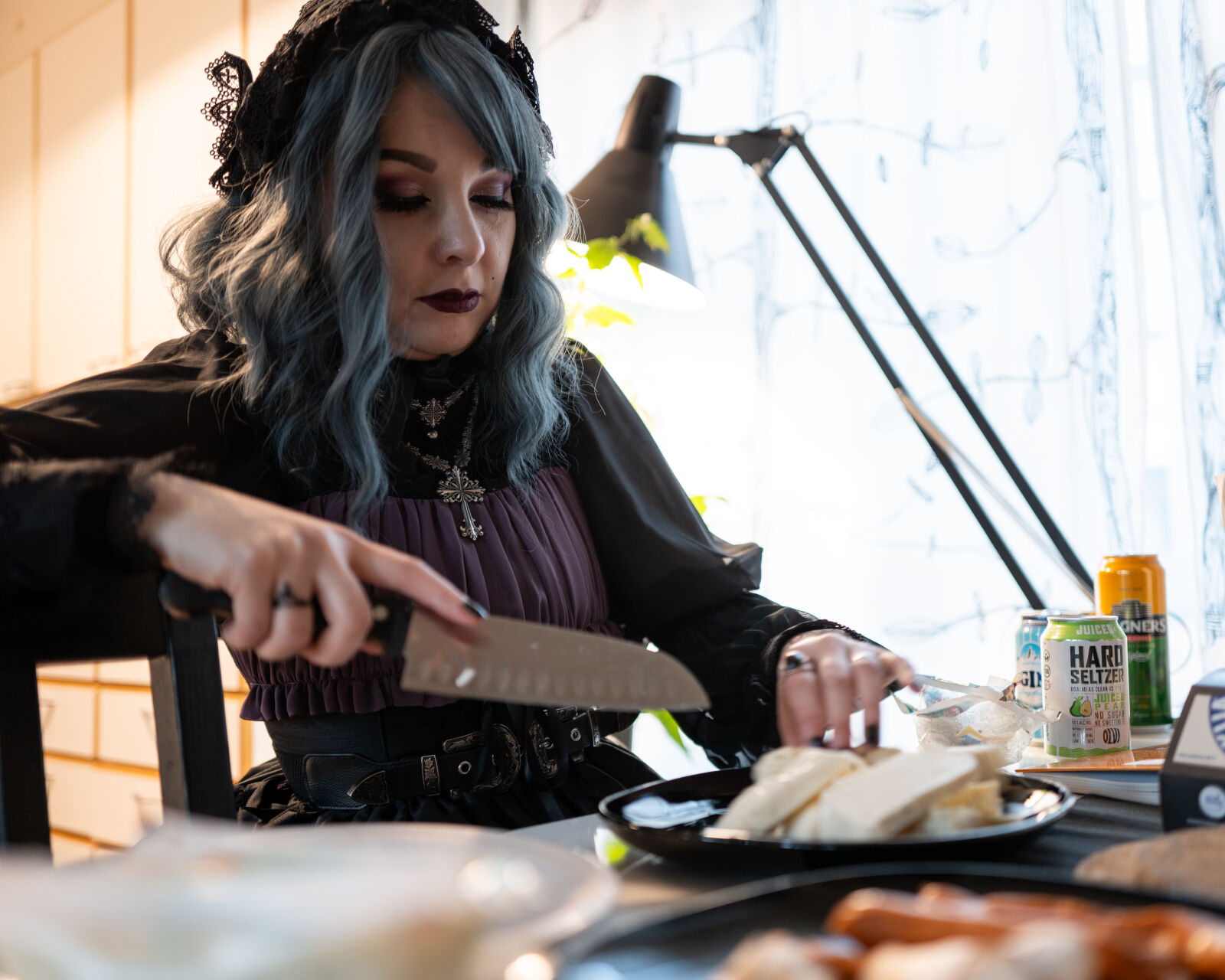 Leica Q3 sample photo. Cutting of the meal photography