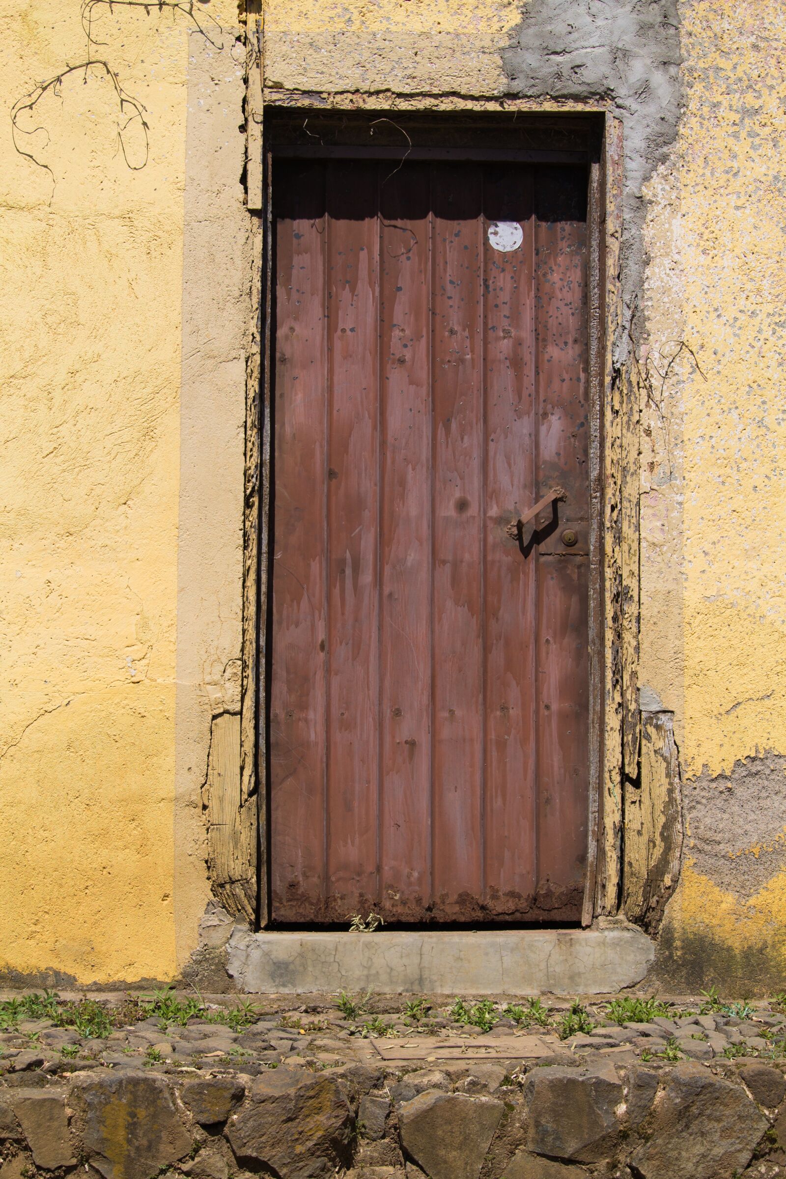 Canon EOS 1100D (EOS Rebel T3 / EOS Kiss X50) sample photo. Door, architecture, rustic photography