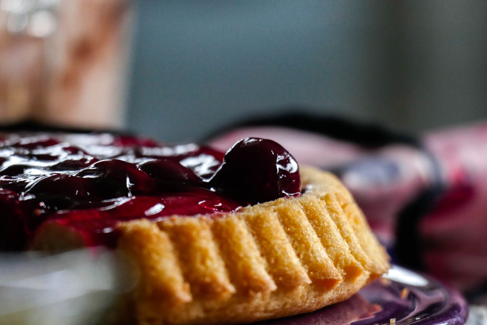 Panasonic Lumix DMC-FZ1000 sample photo. Cake, breakfast, cup photography