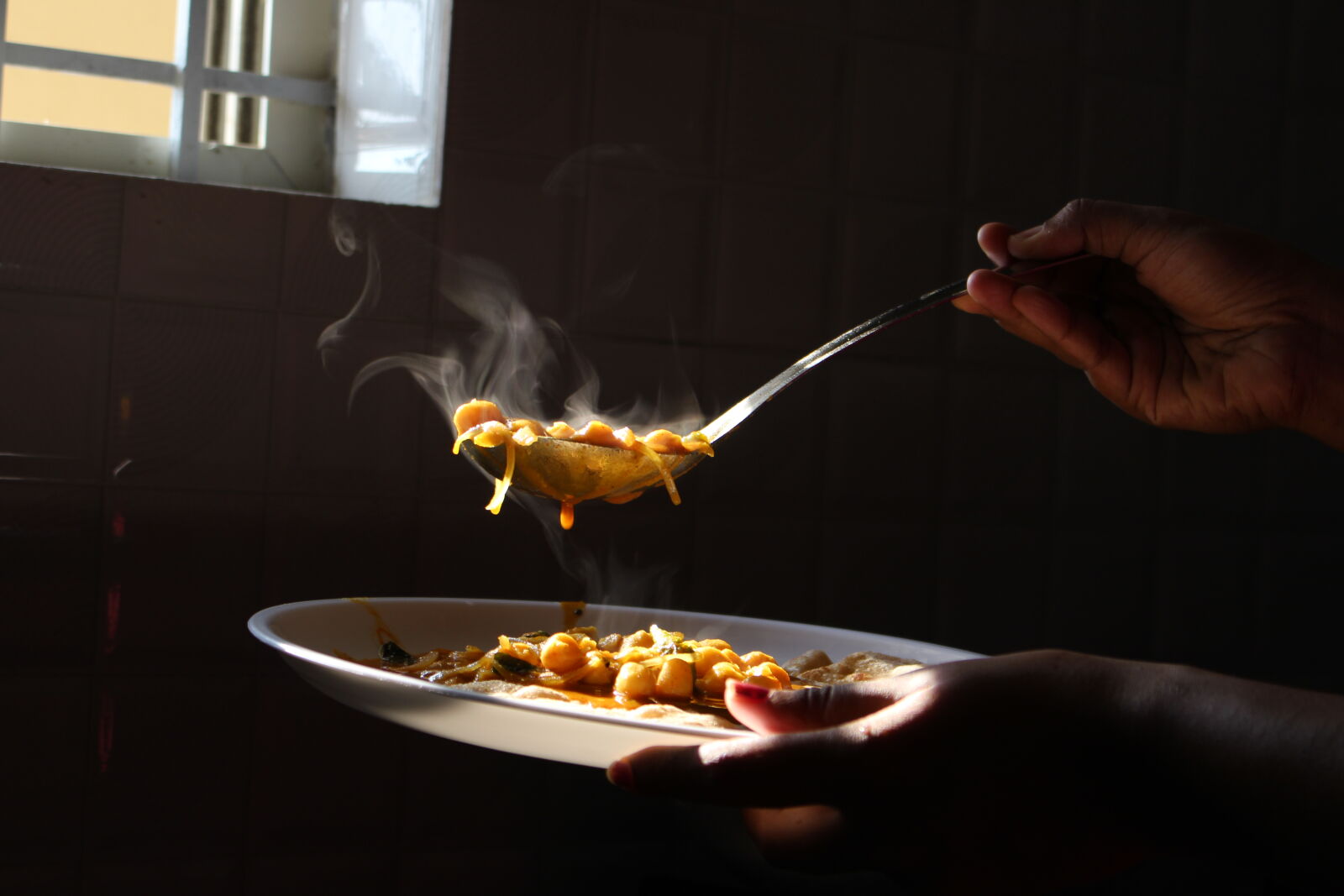 Canon EOS 700D (EOS Rebel T5i / EOS Kiss X7i) sample photo. Person, holding, spoon, and photography