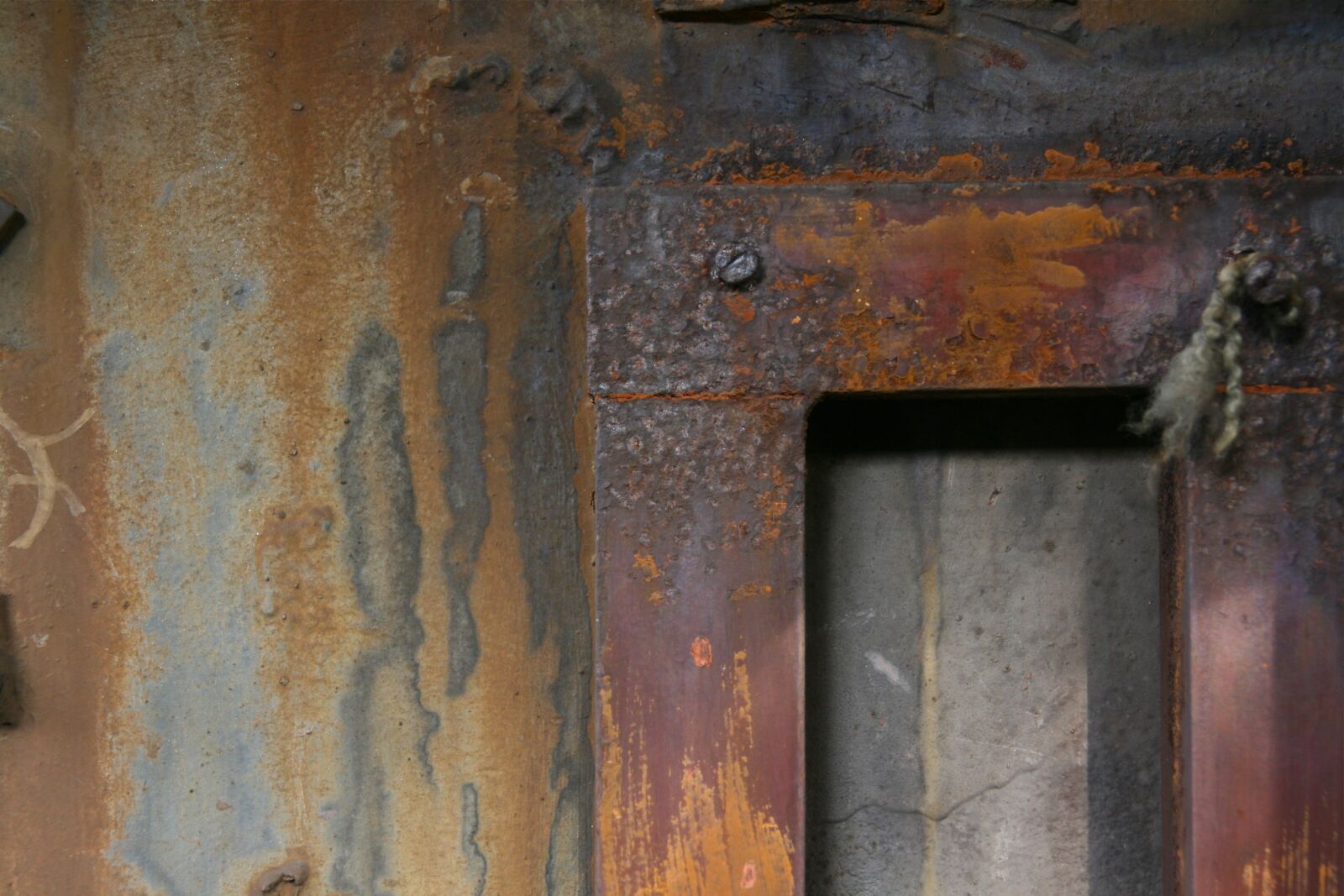 Canon EOS 400D (EOS Digital Rebel XTi / EOS Kiss Digital X) sample photo. Rust, metal, structure photography