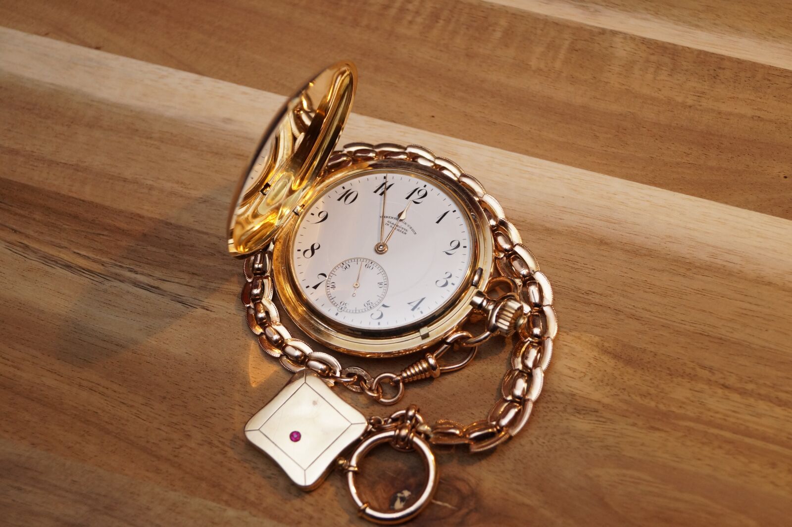 Sony DT 18-55mm F3.5-5.6 SAM II sample photo. Clock, onion, pocket watch photography