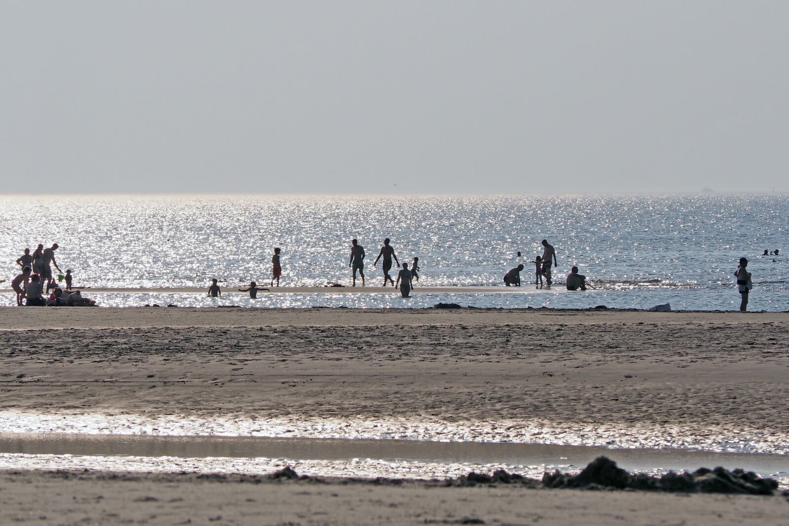 Olympus OM-D E-M10 sample photo. Backlighting, beach, sand beach photography