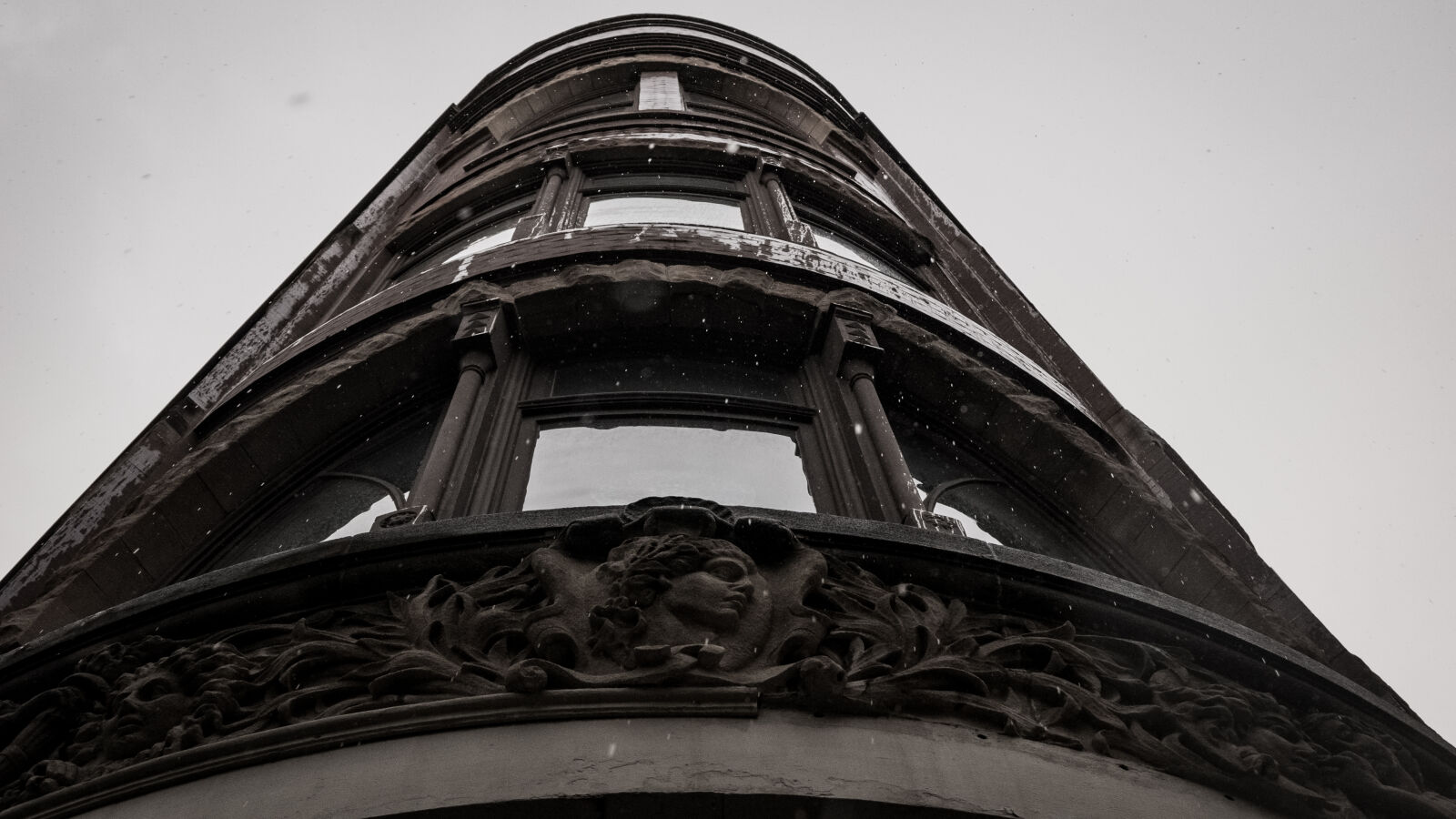 Panasonic Lumix DMC-G7 sample photo. Building, architecture, windows, tall photography